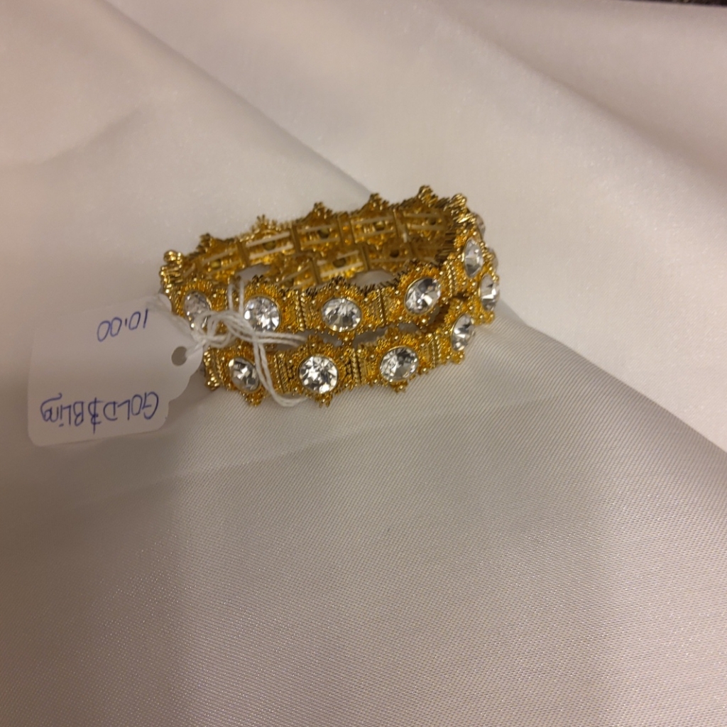 Im Selling A Bracelet Nwot